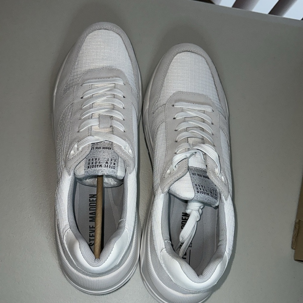 STEVE MADDEN BRADDIK WHITE NEW, size 13, very comfy, last one!
